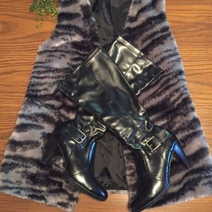 Black Heeled Boots 👢!